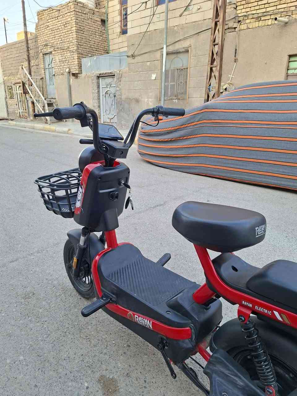 السلام عليكم دراجه شحن حجم 14 مستخدمه صار شهر تقريب السعر 350 مكان ناصريه مركز ***********
