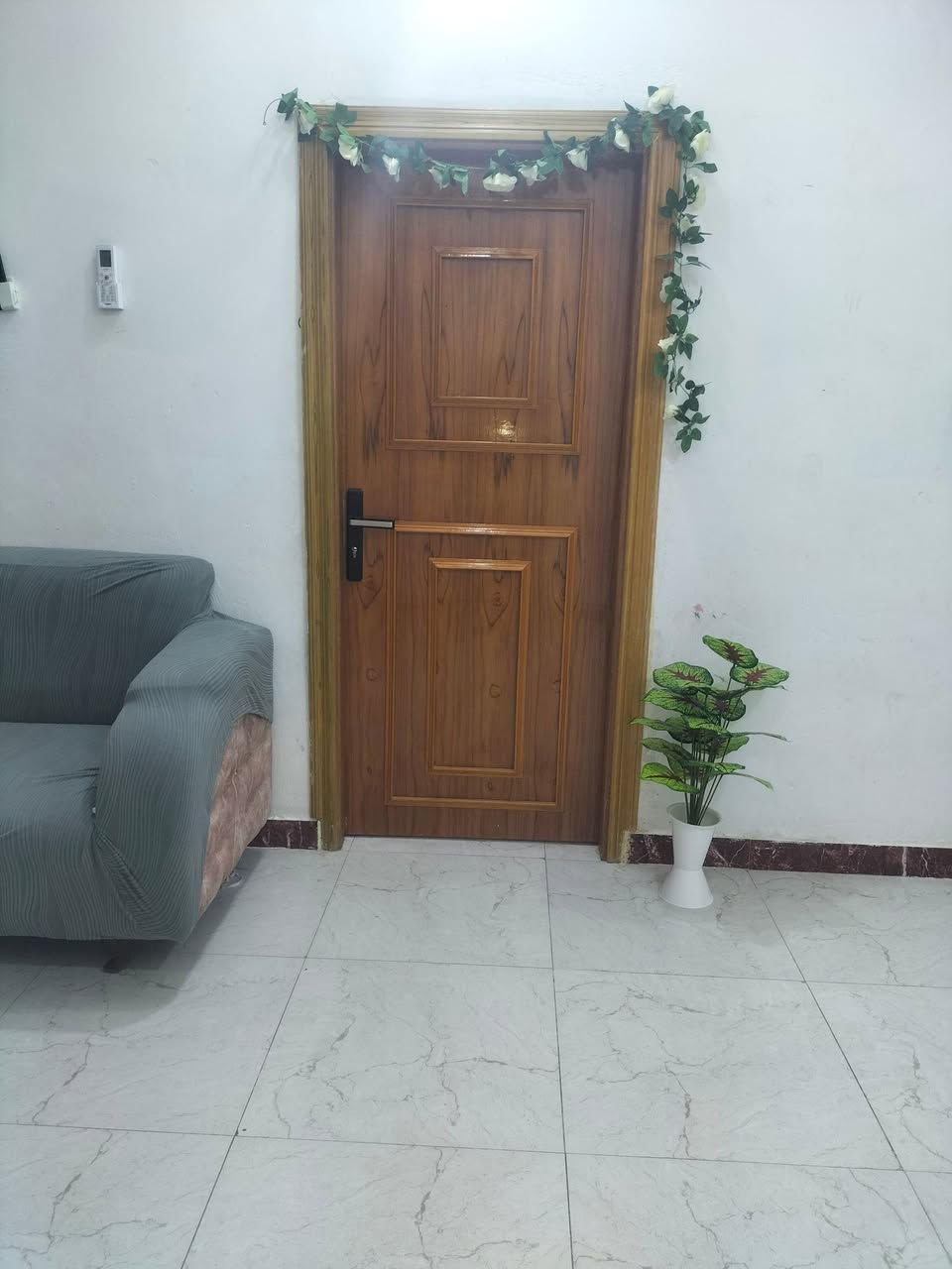 بيت للبيع بناءه جديد طابوق كونكريت 
ركن شارعه 20 متر مساحه 140 واقع حال
العنوان الفداء نهاية ابو لبنان بين شارع 60 والمدارس الصينية 
السعر 120 للاتصال ***********
