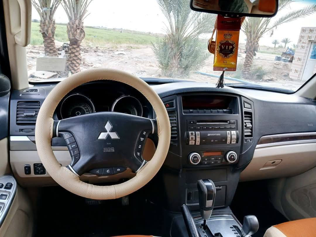 السلام عليكم 
باجيرو حبتور موديل 2014 رقم نجف بأسمي سنويه مجدده لل30 سياره جاهزه مكينه وكير حداديه تخم تاير باتري جديد مكينه 3500 كشنات كهرباء 7راكب دمام خلفي مكفوله من الضربه والتبديل بيه فقط صبغ جاملغ ونص بنيد والباقي كفاله عامه
السعر 160 وبيه مجال 
***********
