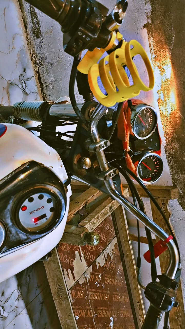 سلام عليكم ستوته لبيع مديل 18 محرك 25 دبلات ورة جدد كهربايات شخاله كالمه مكمله هاذه  ***********تواير جدد صالصه جديدة وياله جدد ستوته نضيفه شوفت عينك مو شراي لا يكسر بسعر  سعرة واحد وستميه قفل
