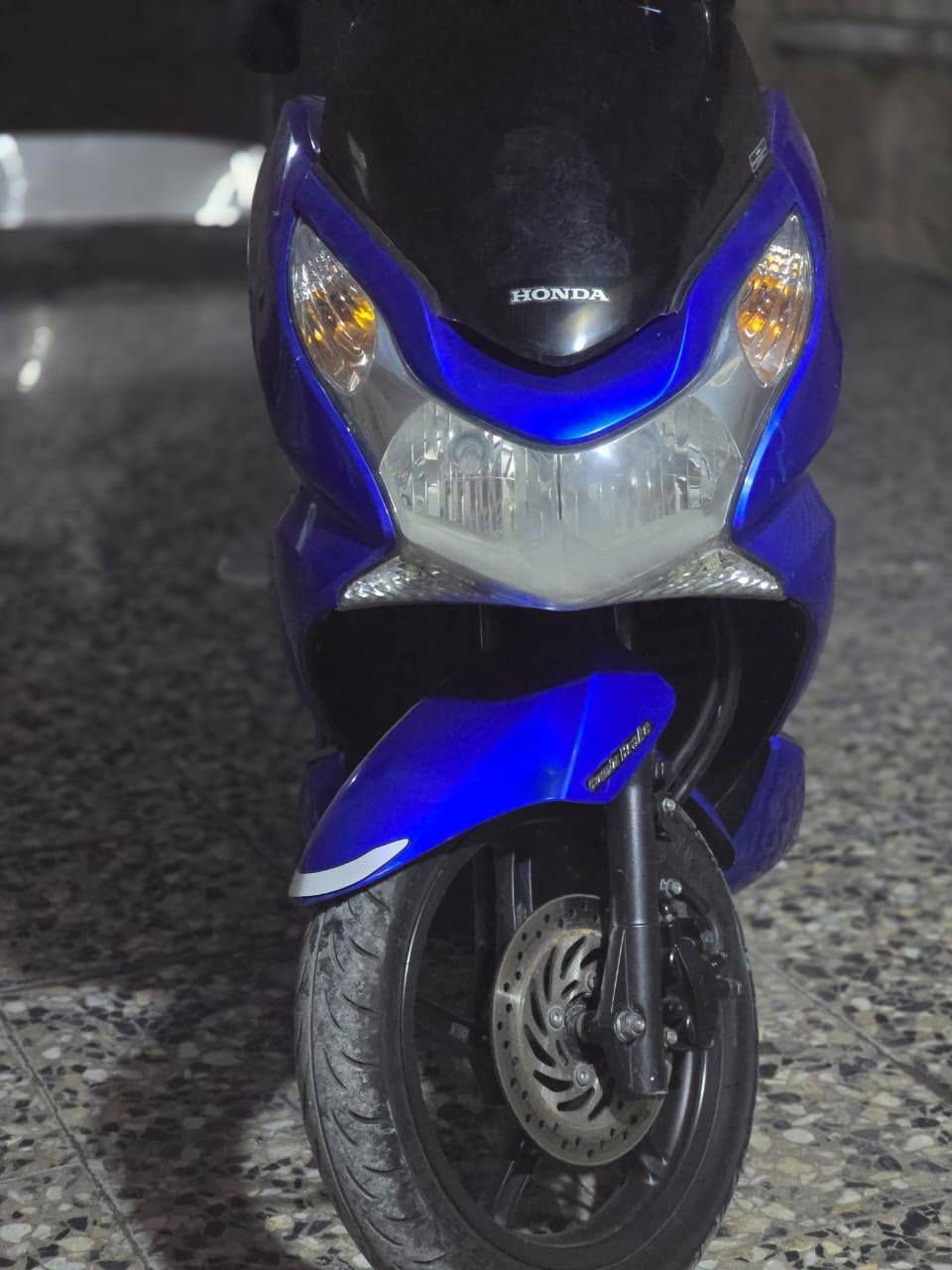 السلام عليكمPcx الجيل الوال ياباني شرط رمبه وكاله وكفاله عامه
المحرك 125cc.    مدينه الصدر         السعر خاص/***********
