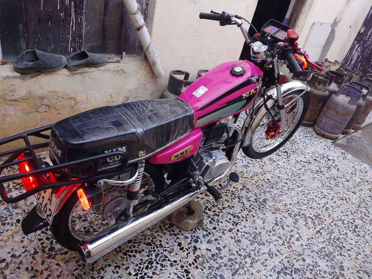 السلام عليكم نامه شلامجه مديل 25 رقم وسنويه دراجه جديده لونين ادراجه احمر اوردي مكان نجف حي النصار السعر (1400) وبيه مجال حك الجيه مكلف بل نشر هاذه رقم راعيه ***********
