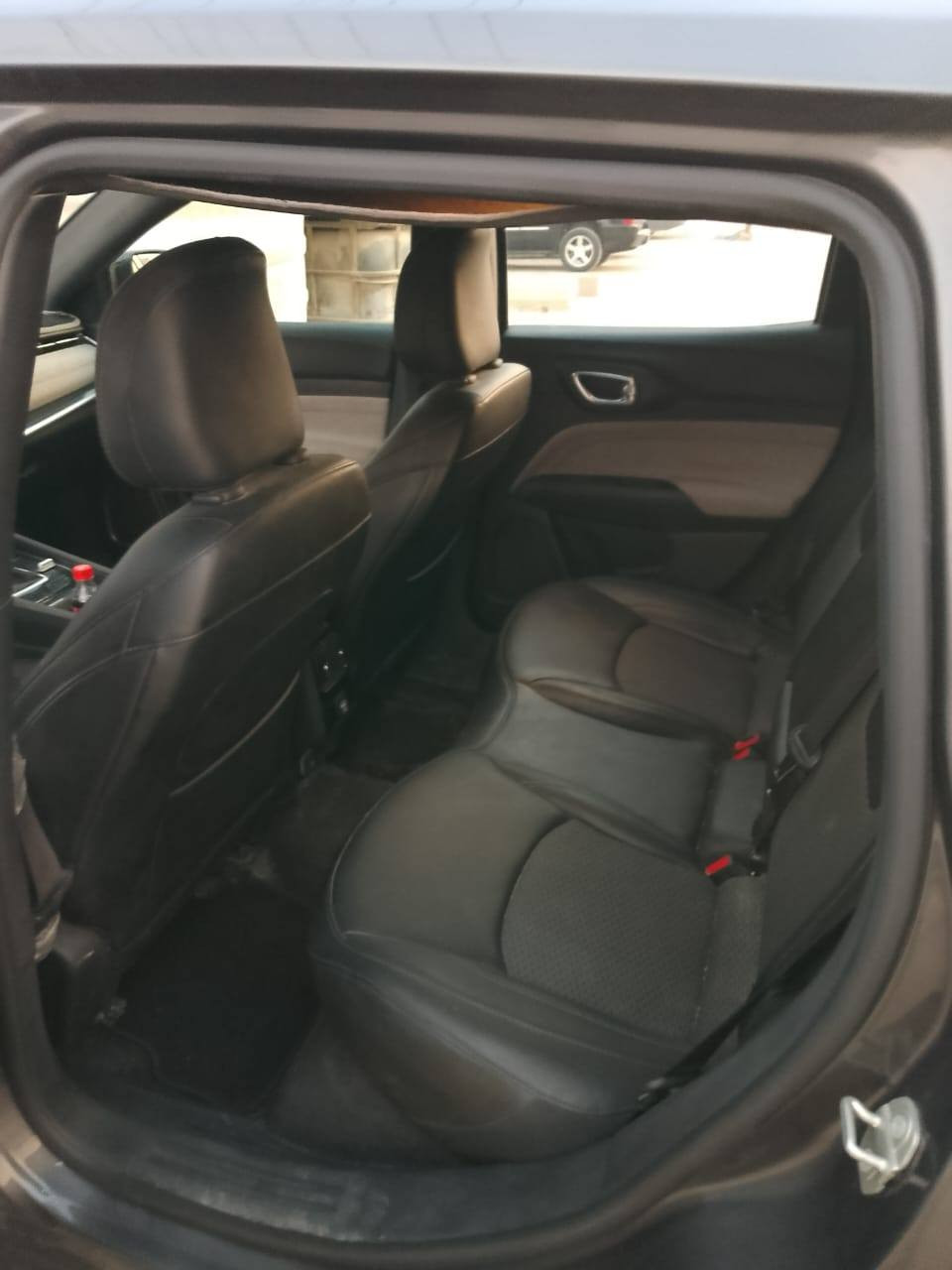 سياره للبيع جيب كبامرس السعر 148 ورقه البيع السعر السيارات البيع  رقم الهاتف ***********  السعر 148
