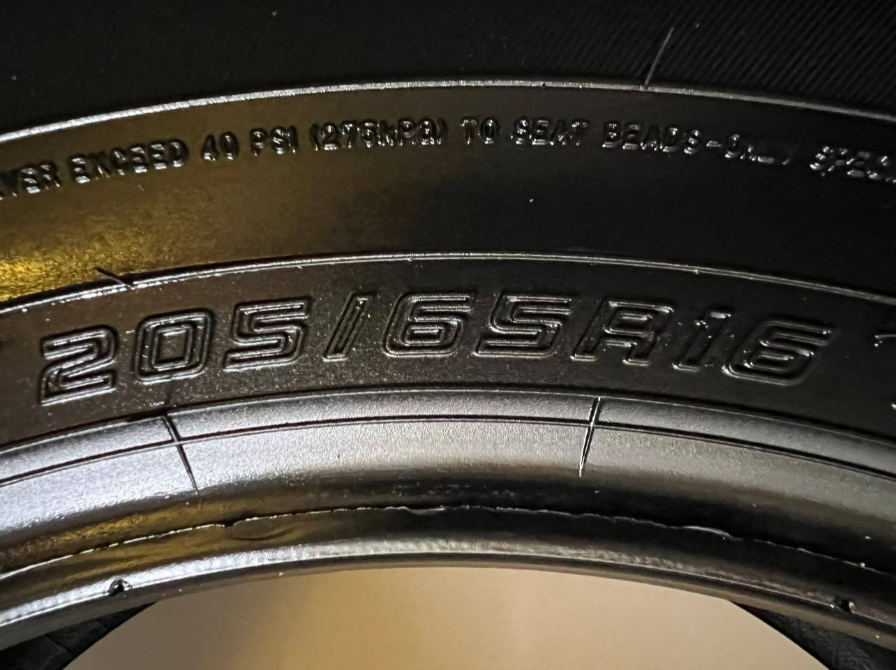 السلام عليكم 🫡 شباب
للبيع تخم تاير  كامري بلادي شركة دلوب ياباني اصلي

 انتاج (25) مال كامري موديل (25) ماشيه قليل حيل نظيف نسبت النظافه (90‎%‎) قياسهن (16) (65) (205) 

بدون فتيله بدون كسر بدون شك بل شرط 

السعر (220) الف او بيهن مجال بسيط للطيبين 

العنوان كركوك حي عدن رقم الموبايل *********** 

ملاحظة 📝 التخم مالهن الجديد 450 الف 

الدلوب معروف بل سوك تحياتي للجميع
