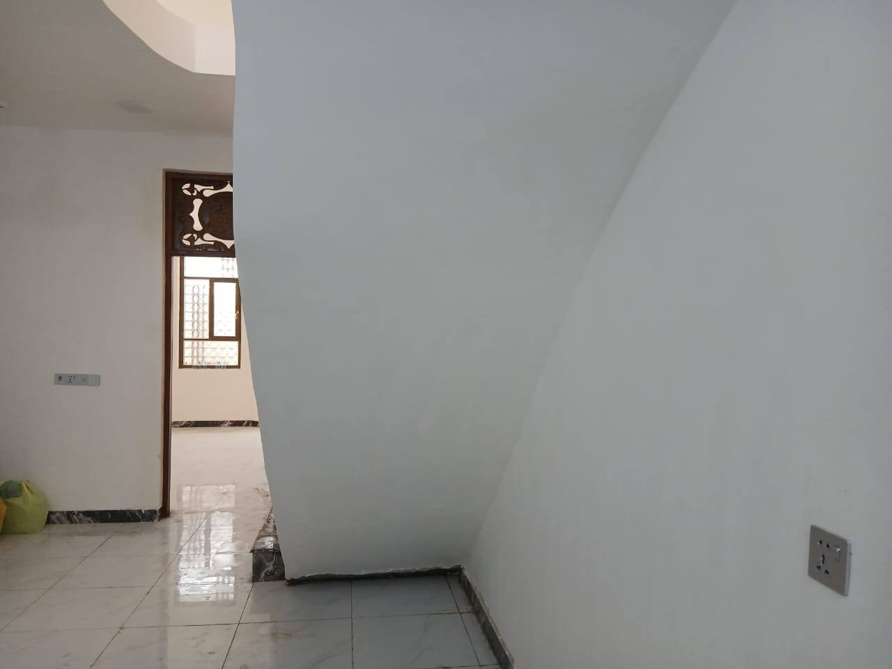 🫲السلام عليكم 
🏠 دار للبيع  طابو صرف 🏡  بناء حديث 
       السعر مناسب جداا

📏 المساحه 📐            100        متر 
📏الواجهه 📏                5           متر 
📐 النزال 📏                 20          متر 

🏛 الدار طابقيين  

🚦السعر        125     مليون وبي مجال 

📍 الموقع // حله // شارع 80 // قرب مؤسسة العين // 

(( لمن يرغب في عرض عقار تجاري اوسكني الاتصال على الارقام التاليه ))

للاستفسار السريع الاتصال على الارقام التاليه او مراجعه مكتب الاعمار الواقع على شارع 60 مجاور مدينه حمورابي السياحيه  

‎0781 199 3480
