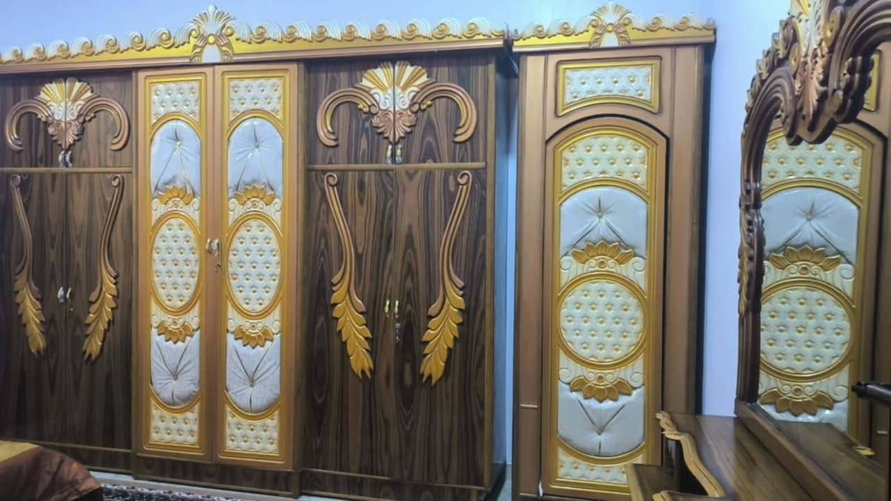 ٧٥٠  قفلها الف مع الدوشك مستخدمه ونضيفه 
***********
