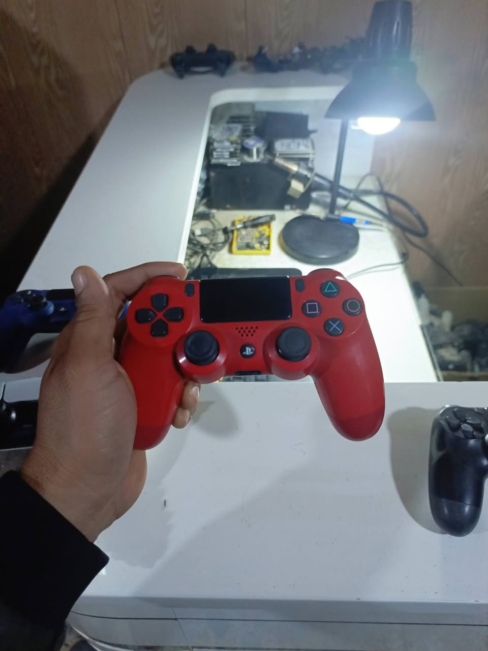 متوفر صيانه لجميع اجهزة العاب بلي ستيشن 
وتنزيل جميع الالعاب  
متوفر ايضا أجهزة بلي ٢.  ٣.  ٤.   ٥.  جديد ومستخدم مع الضمان. 
عمار السعيدي. حي الجمعية 
***********
