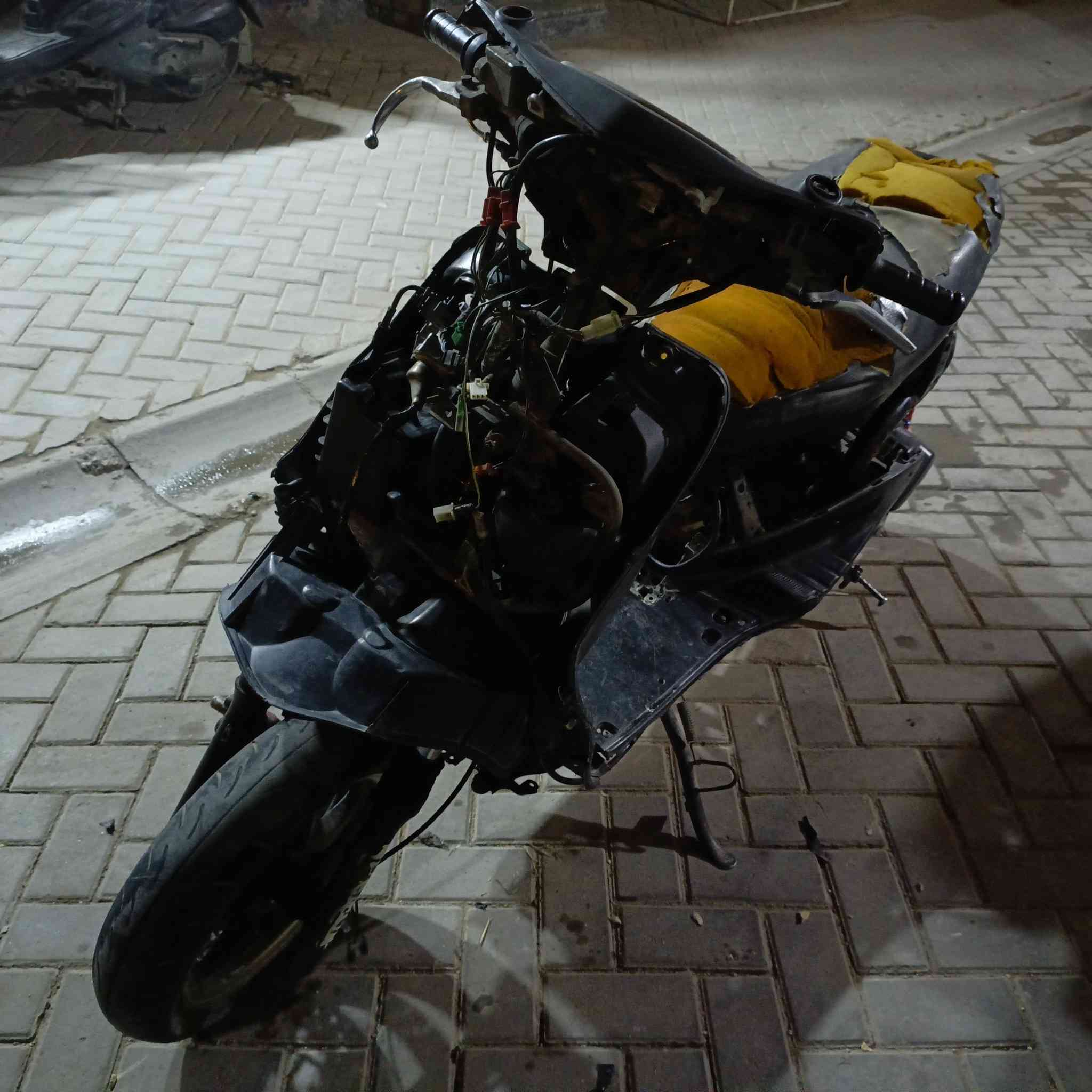 السلام عليكم للبيع سكنس نوزل الدراجه تشتغل وتطفه وكعد الباتري ابيع هيج قفل استيرن قفل صندوك  ابيع عله هل حطه مكينه مكفوله من تبخير ونظوح السعر ١٧٠ وبيه مجال بصيط


**إذا كنت صاحب هذا الإعلان وتريد حذفه لأي سبب، رجاءا أرسل رسالة إلى الدعم الفني**