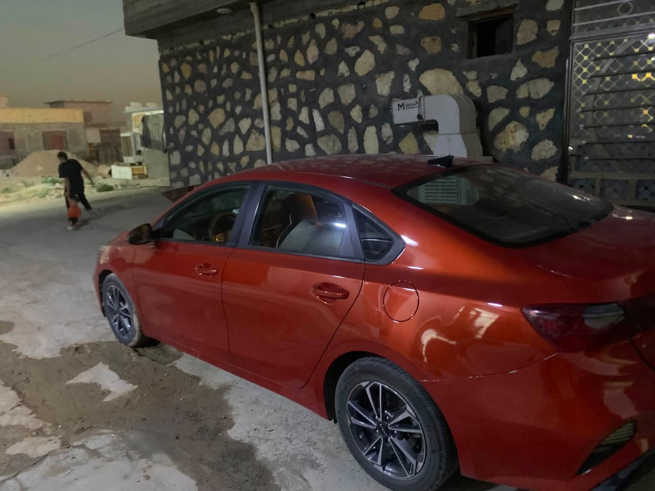 السلام عليكم 
كيا فورتي موديل 2022  وارد امريكي سياره ماشيه 35k كير ومكينه مكفولاة محرك 2000دوش السياره بيها نواقص بسيطه صور حادثه موجوده السعر 120 ورقه رقم بغداد مكان السياره بغداد جسر ديالى الجديد رقم الهاتف ***********
