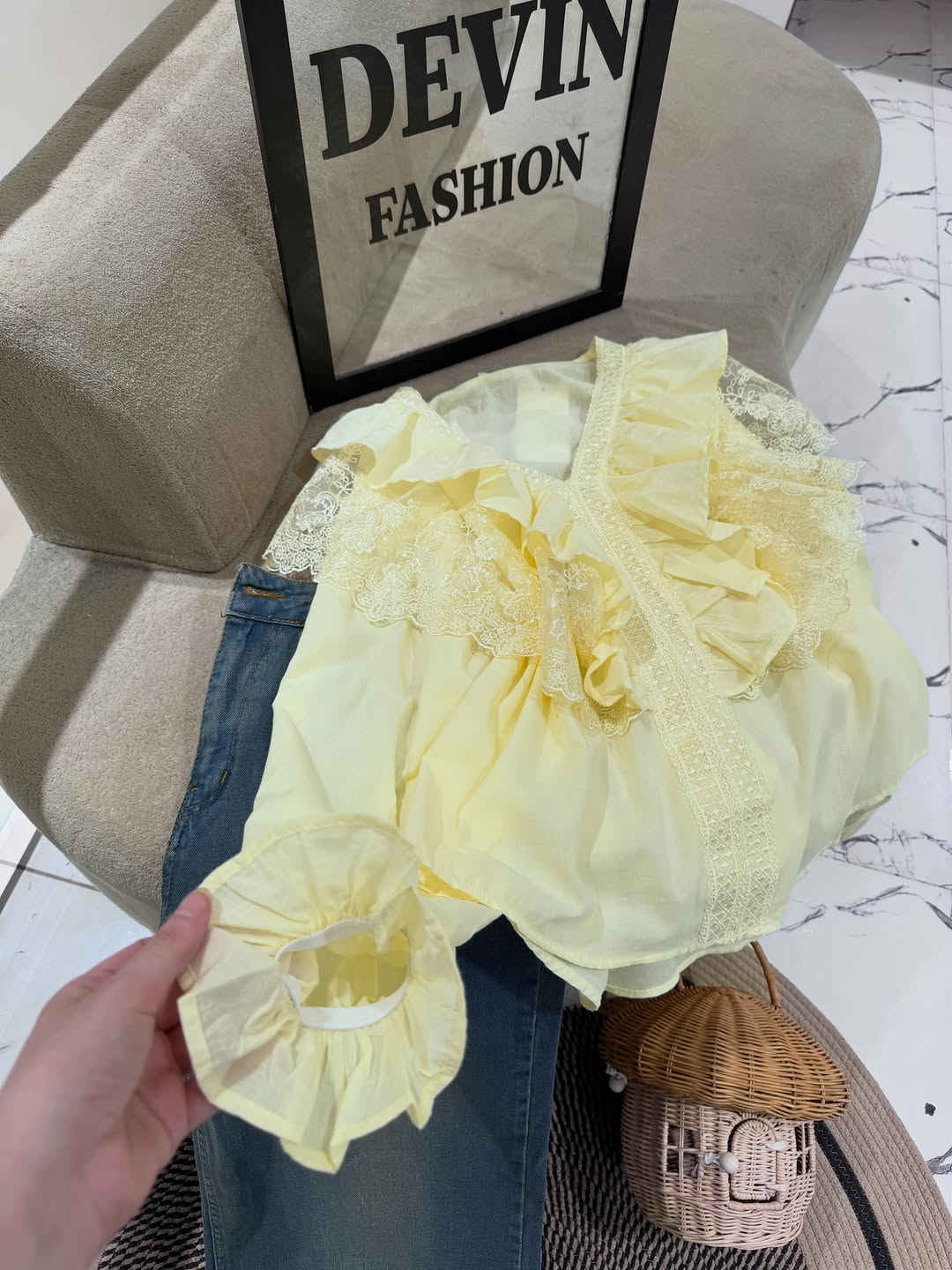 ⁨	⁨	قميص بتصميم دانتيل  كوالتي عالي 💕
 متوفر ب 4 الوان 🛍️
قياسات 36-44✨
 طول القميص 60cm✨
بنطرون كيلوت طول كامل 
قياسات 36-46
#اكسبلور_فولو #اكسبلور_explore #اكسبلورر #اكسبلور_ضيفونا #اكسبلور_العراق_السعوديه_الاردن_ايران_الكويت_طق_لايكات_كومنت_يلاا💙⁩⁩


**إذا كنت صاحب هذا الإعلان وتريد حذفه لأي سبب، رجاءا أرسل رسالة إلى الدعم الفني**