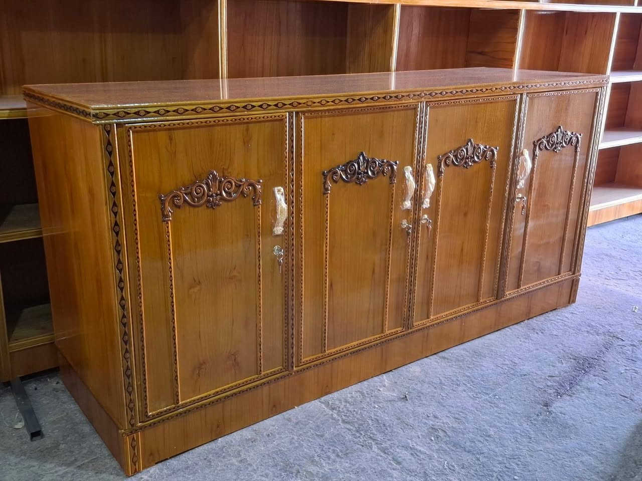 كنتور ثلاثه ابواب 
كنتور بابان
 بوفيه ثلاثه ابواب 
بوفيه اربع ابواب
للبيع جديد واسعار جدا مناسبه للاستفسار مراسله الصفحه او الاتصال على الارقام التاليه 
***********
***********
