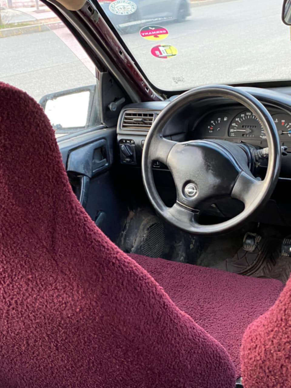 ئۆپل  مۆدیل 1991 ئارم پلاستیکی هەولیر پاکانەی بۆکراوە  مەکینە 18  بەشەرت دوکەڵ وبوخاری نیە زۆر توندو تۆڵە ماڵی دۆستە تازە کورە کراوە لەسەر ساغی خۆش قیمەت 26 وەرەقە و مەجال بۆ پەیوەندی *********** بشدار, السليمانية
