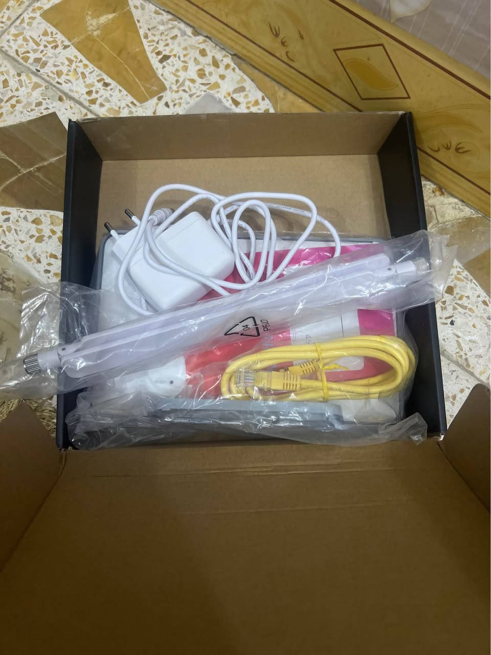 راوتر زين متنقل 4.5G للبيع – كامل ملحقاته 📶
"للبيع راوتر زين فاي 2 المتنقل، أحدث إصدار من شركة زين.
يدعم أسرع نت (4.5G)..
سهل الاستخدام.
الجهاز مستخدم نظيف وما مفتوح ولا متصلح.
بسعر مناسب جداً 
العنوان / حي السلام نهايه الكوسترات 
(الرجاء فقط الشراي يدخل خاص) كربلاء, العراق


**إذا كنت صاحب هذا الإعلان وتريد حذفه لأي سبب، رجاءا أرسل رسالة إلى الدعم الفني**