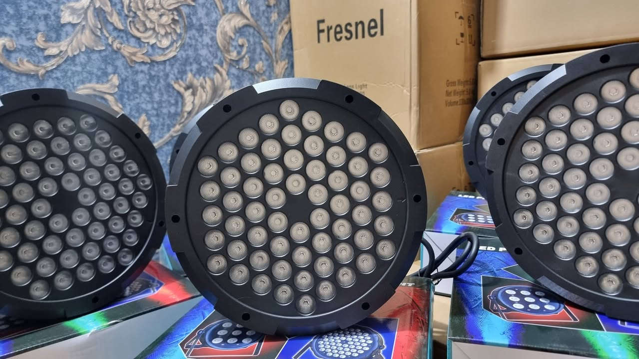 لد بار 100 واط RGB 
اكثر من 500 لون 🟧🟨🟦⬜️🟫🟪🟩🟥
جديد سعر الواحد 50 الف متوفر توصيل


**إذا كنت صاحب هذا الإعلان وتريد حذفه لأي سبب، رجاءا أرسل رسالة إلى الدعم الفني**