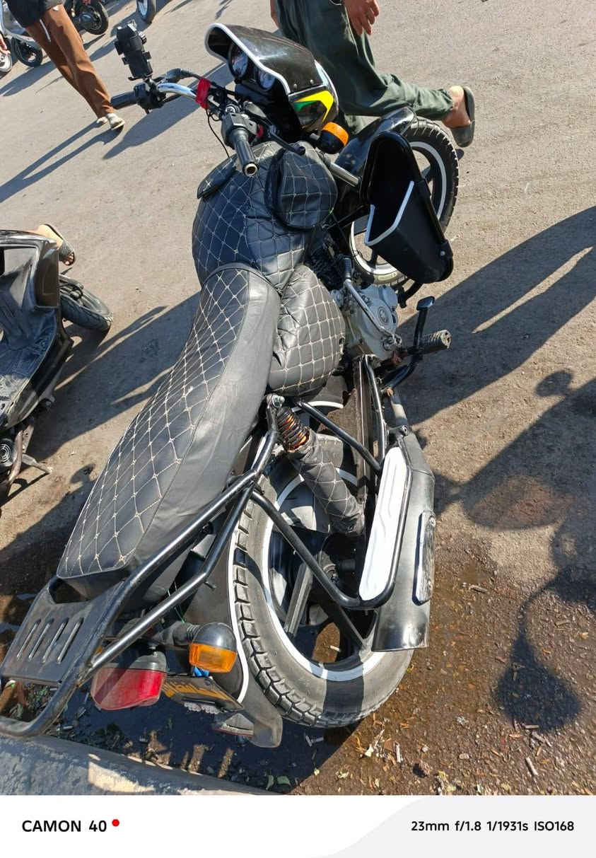 كلاسك موديل 22 دراجه بيها خيط تبخير أوراقهه واكع عليهن مي رايدها ب800.


**إذا كنت صاحب هذا الإعلان وتريد حذفه لأي سبب، رجاءا أرسل رسالة إلى الدعم الفني**