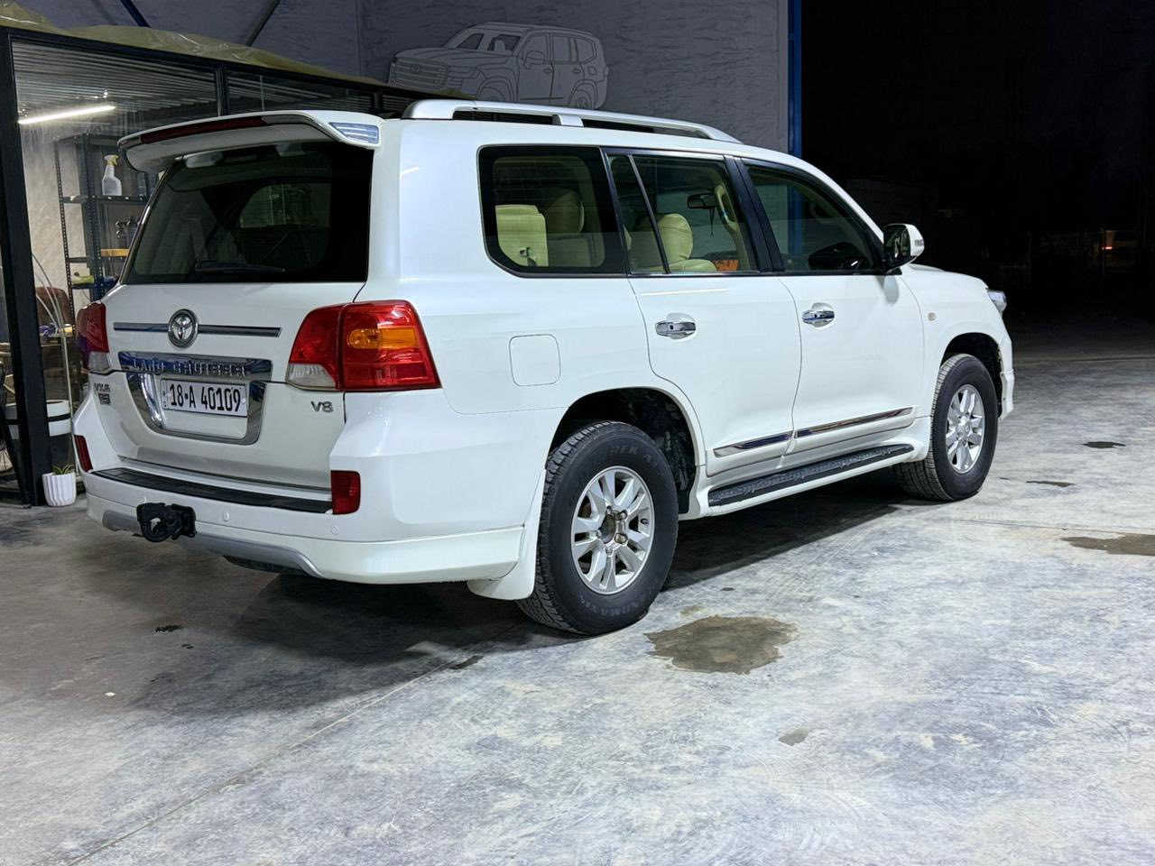 لاندكروز vxr 2010 رقم بابل باسمي
السياره ماشية ١٩٢ الف حقيقي على إيد وحدة من الزيرو مواصفات لكزس محرك ٥٧٠٠ كشنات كهرباء أربع بصمات ومعروفة مواصفات الvxr 
السيارة كفالة عامة عدة الدعاميه الخلفية صبغ وجزء يم قبق البانزين مرشوش بدون معجون 
السعر ٣٢ الف مكان السيارة حلة شارع ٤٠
***********
