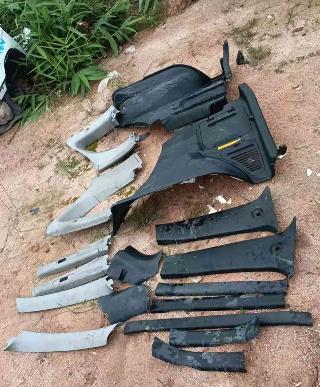 السلام عليكم 
متوفر بلاستك داخلي تيكو وارد
باللون الرصاصي
باللون البيجي
باللون الاسود
عنوان حله نادر مقابل المجمع الامريكي محمد الموسوي 
***********
