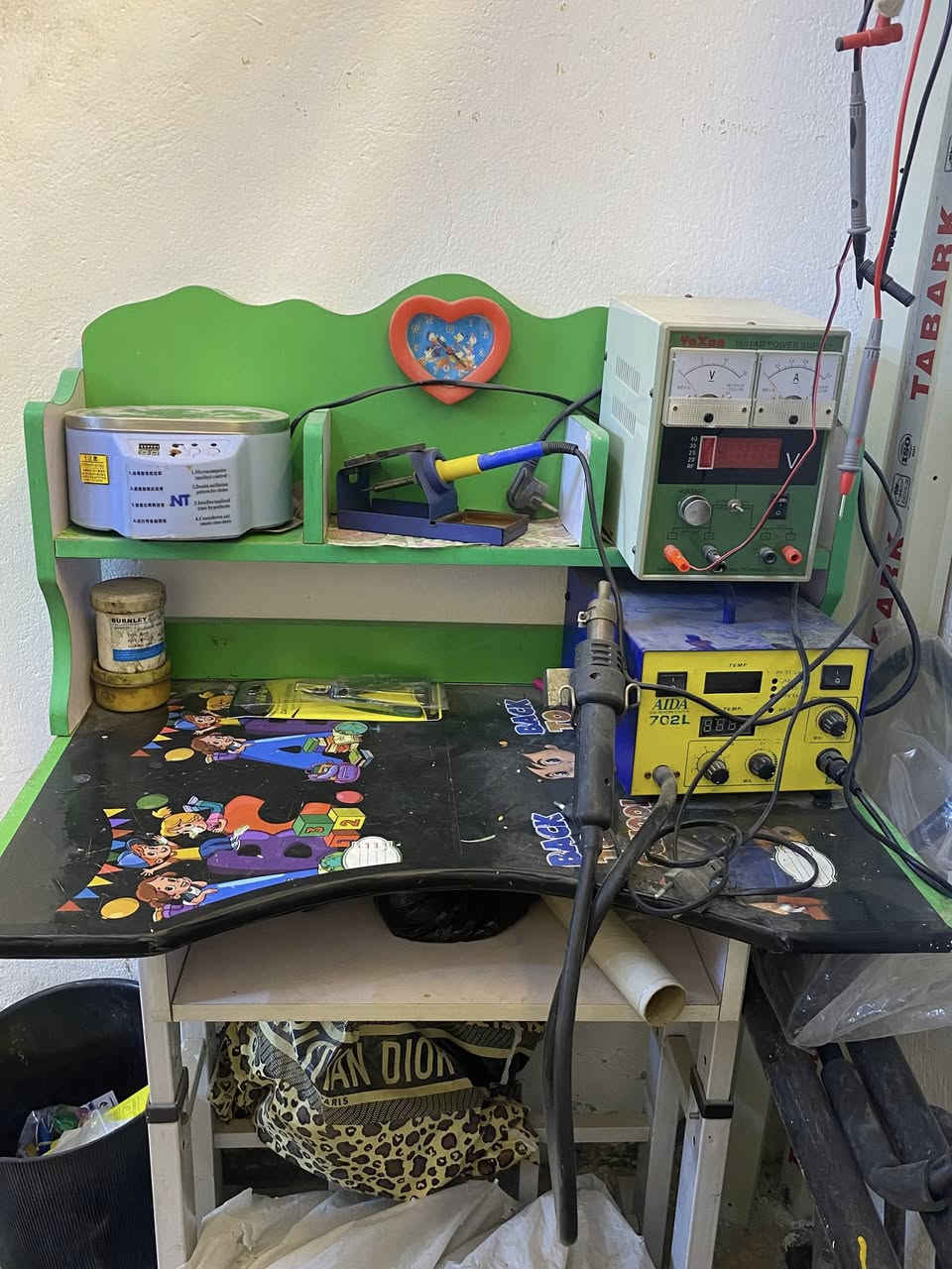 السلام عليكم محل متكامل للبيع  بلامين الثانيه اجاره ٢٥٠      ***********
