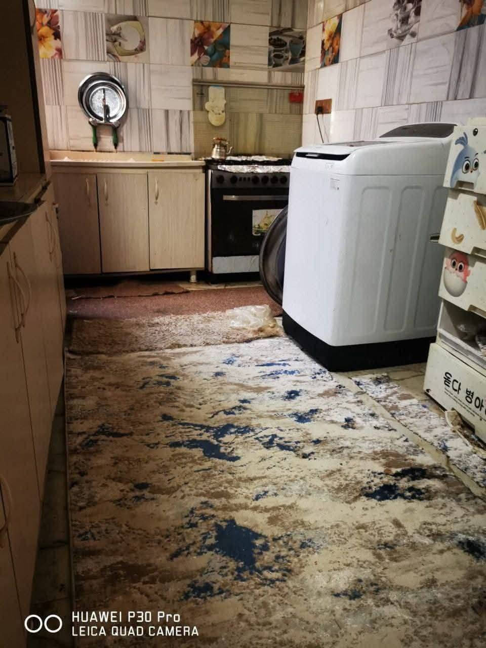 بسعر رخيص
الى الراغبين بشراء،منازل لخدمه الزوار،او الزيارات 
هذا البيت يفيدكم بموقع قريب من االشارع ومميز ومنطقه هادئه جدا مع جيران زينين كلش
التفاصيل:
★بيت ١٠٠م واجهه 6  نزال17 يباع مع الاثاث او بدونه
 ☆طابو زراعي سند ٢٥ 
‘يحتوي على مدخلين مدخل للاستقبال ومدخل للمطبخ
* الاستقبال مساحته4×5
●و المدخل الثاني اليدخلك عالبيت (الممر )مساحته متر ونص 
- وصاله 
- ومطبخ 
- وغرفة نوم كبير3×6 
- وصحيات داخليه وخارجيه 
- بناء كونكريت مسلح الابواب خشب تزكام والارضيه بورسلين اسباني
بناء جناي مو سوگي باني ع ايدي ومامبيوع لاي شخص 
* يبعد عن  الشارع العام مال مدينه الزائرين 150متر فقط 
انتبه الشارع العام مو شارع الفرعي عن الشارع العام150متر
(طريق الحلة سيد سماعيل ) 
*عمود 143 
 تحويل مباشر من المالك
*كربلاء قرب مدينة زائرين يبعد عن الامام الحسين5دق بسياره  يصلح للسكن او حسينيه للزائرين
 السعر 55وبي مجال
اغاتي اذا اتصلتو وماكو رد اتصال 
معناها راح تحصلوني واتساب 
***********
