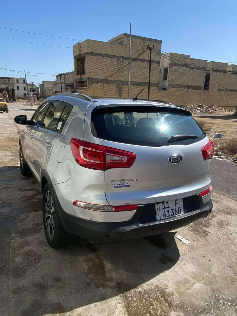 السلام عليكم اخوان مكلف بلنشر كيا سبورتج خليجي موديل ٢٠١٢ سلفر اللون مكفولة من الصبغ حتى الدعاميات داخله نظيف وارد خليجي سايد بريك بلرجل رقمهه بغداد انكليزي بأسمي هزه وسنويه جديدة السعر ١٣٥$ وبيهه مجال للشراي للتواصل *********** مكانهه بغداد الكرخ. حجي وليد الفوادي
