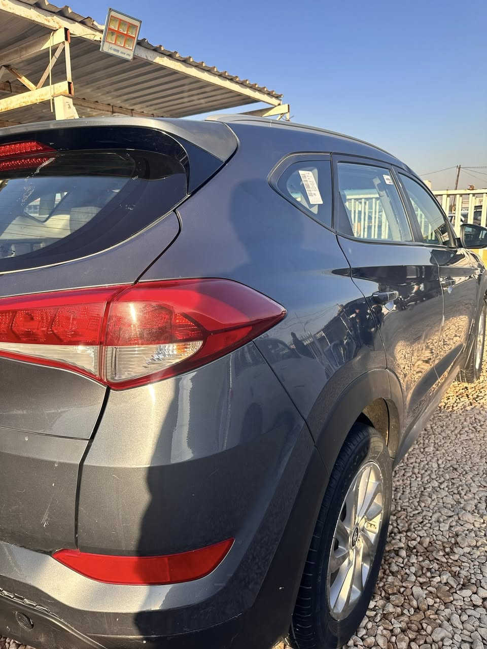 السلام عليكم للبيع
نـــوع السيــــارة : توسان. 
المـــــــوديــــــل :2017
لـون الســـــــيارة : نفطي.  
عدد الاسطوانات : 4. 
حجـــم المحــرك : 2400
رقــــم اللوحـــــة : بغداد 
تبريد.            شرط. 
سيارة.       امريكية 
مكينة. و كير.       شرط 
حداية.  خلفي امامي 
كلة.    جديد. ع ايدي.  
تخم تاير. جديد. مع ويل
- [ ] كشنات كهربائي 
- [ ] كراسي. كهرباء 
- [ ] سيارة.  كندي. 
- [ ] سنوية.   لل 26 هزة. جديدة.  
- [ ] سيارة.     ماشية.    155 كيلو. مو ميل. 
- [ ] الملاحظـــــــات  سيارة. 
- [ ] رحمه الله والديك. عطرنة. كلمة طيبة. 
- [ ] مكان سيارة بالدوانية. 
- [ ] السعر              بيها مجال. 
- [ ] اخوان كلشي مذكور واضح كدامكم 
***********
