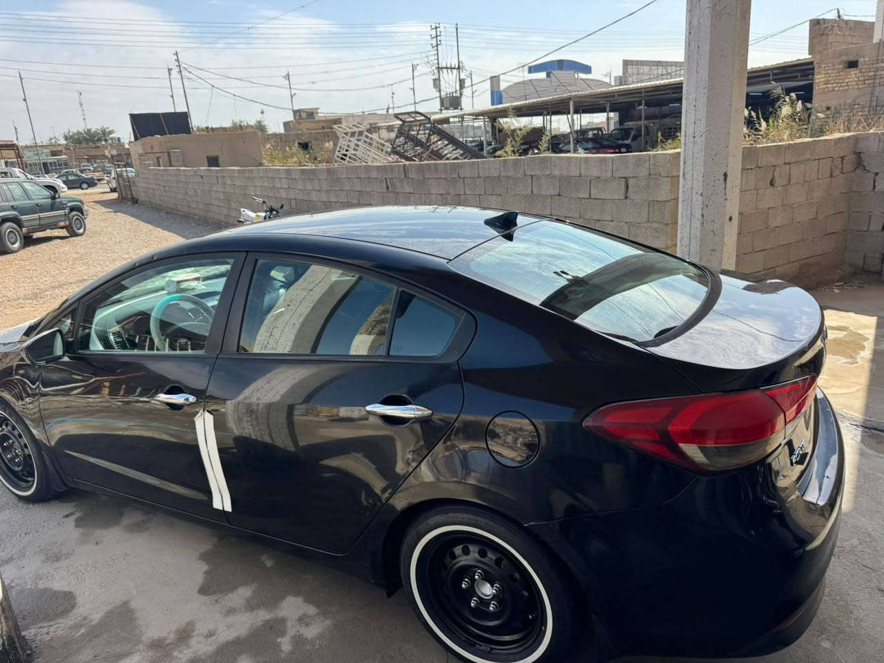 السلام عليكم
فورتي 2017 بيهه اربع قطع صبغ 

بدون اي داخل ***********
