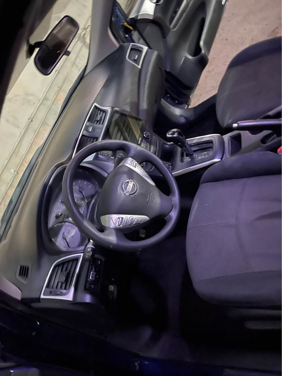 نيسان سينترا ٢٠١٧ صبوغ عام 
400$غرامه ي له سه ره 
گيرومه كينه بي حه يبه 
102مايل رويشتووه 
رقم تلي فون *********** أربيل, العراق
