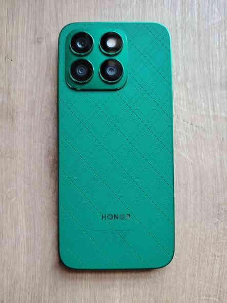 هونر x8b 
جهاز نضيف فول فول  
ذاكرة : 256 
رام : 8+8=16 
المعالج : ثماني النواة Snapdragon 680 4G
الشاشة : امولد 
بطارية : 4500 تدعم الشحن السريع
الجهاز غراضه كارتون شاحنه كامل 
السعر 230 بي مجال قليل
شراي خابر ***********
