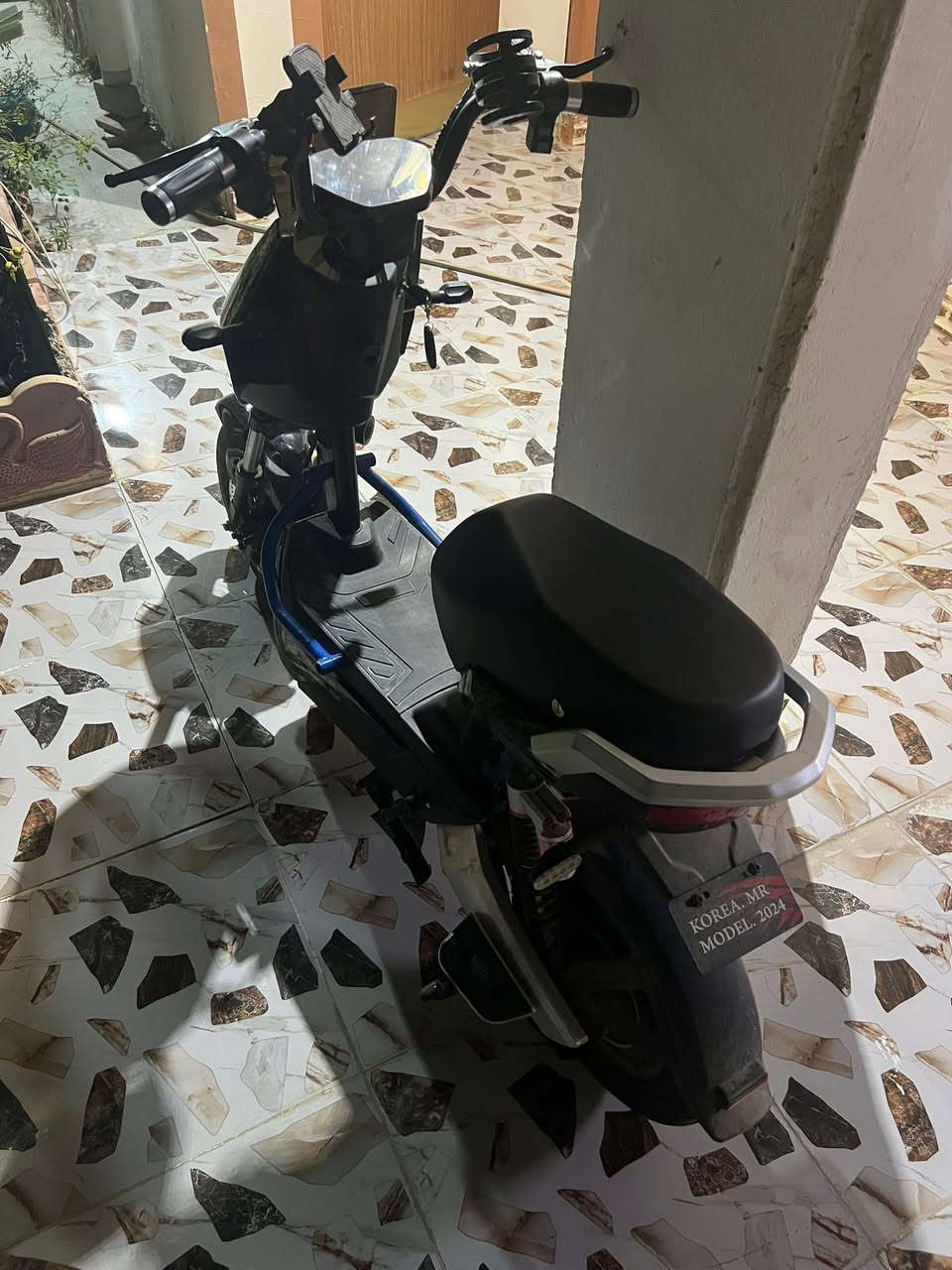 دراجه شحن للبيع مابيه اي عيب شغاله
السعر 400وبي مجال 
الرقم :***********

