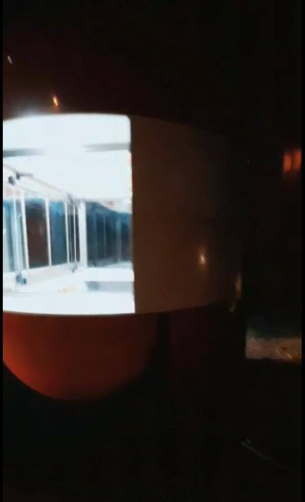 كشك صناعة تركية تصلح مطعم صغير او اي مشروع مصغر للبيع متبقي منها ثلاث قطع للاستفسار الانصال على صاحب الكشك ***********
