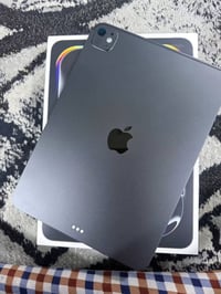 آيباد برو M5 • ٢٥٦ • ضمن الضمان