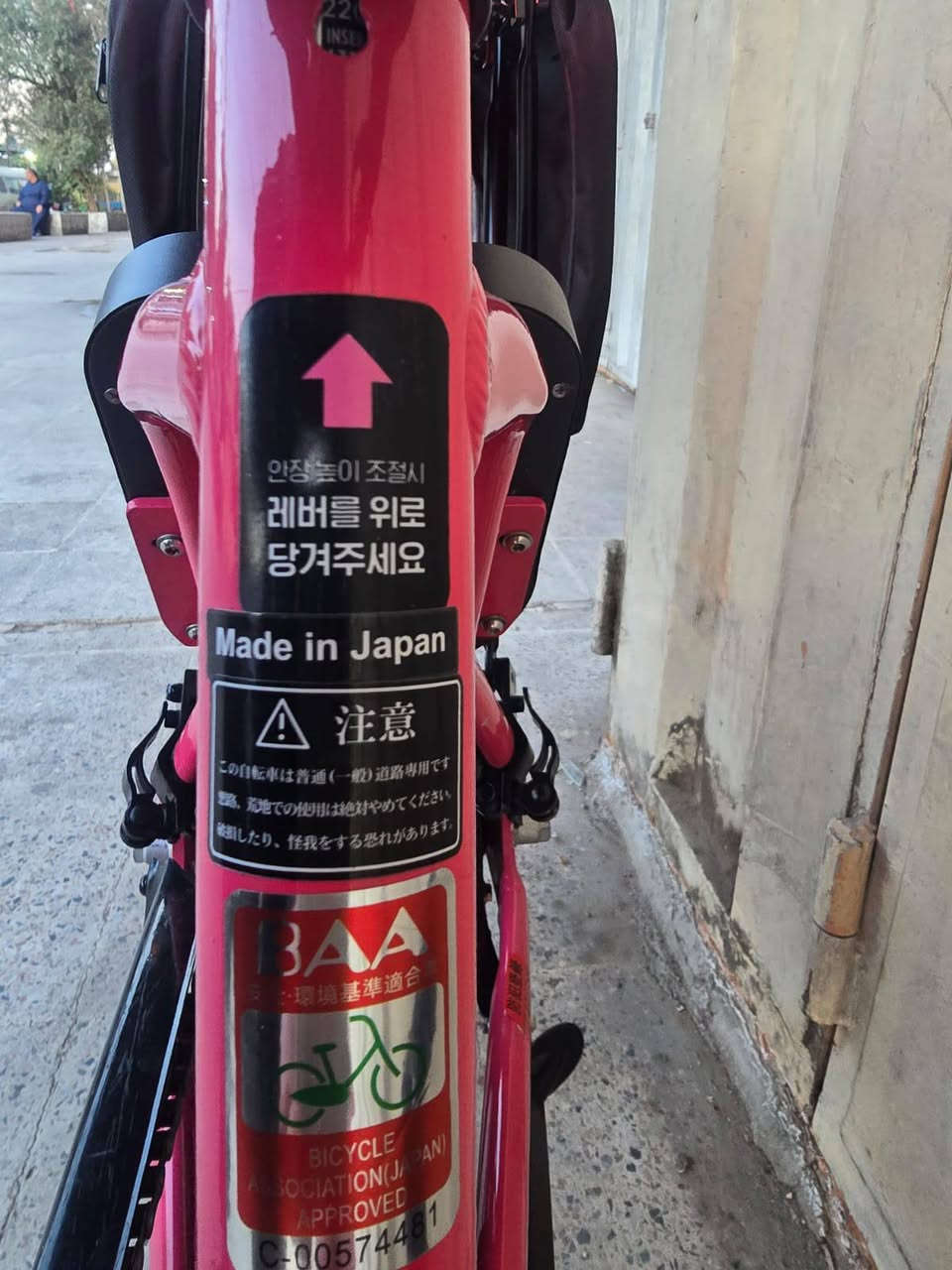 السلام عليكم دراجه شحن ياباني اصلي كلش جديد الشه المنيوم هايبرد 48فولت يقطع مسافه 6ساعات في الشحنه الواحده رقمي للتواصل ***********
