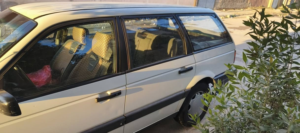 يا الله السلام عليكم
گولف باسات موديل 1991
سيارة حلوة مال كراب
كشرها نظيف وغرفتها ممتازة گير ومكينة مكفولات
رقم انكليزي سنوية نافذة وبأسمنة تحويل ثاني يوم

سعر 35 وبيها مجال 
المكان بغداد الدورة
*********** متواجد واتساب + فيسبوك
