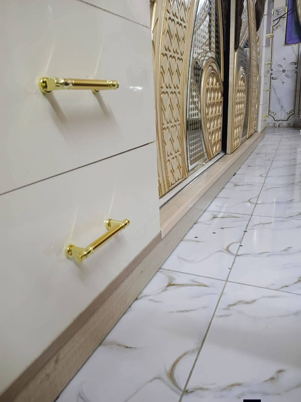 السلام عليكم ورحمة الله غرفه تركي للبيع تسع قطع اي ستفسار خاص او انتصال عل رقم بي وتساب ***********
