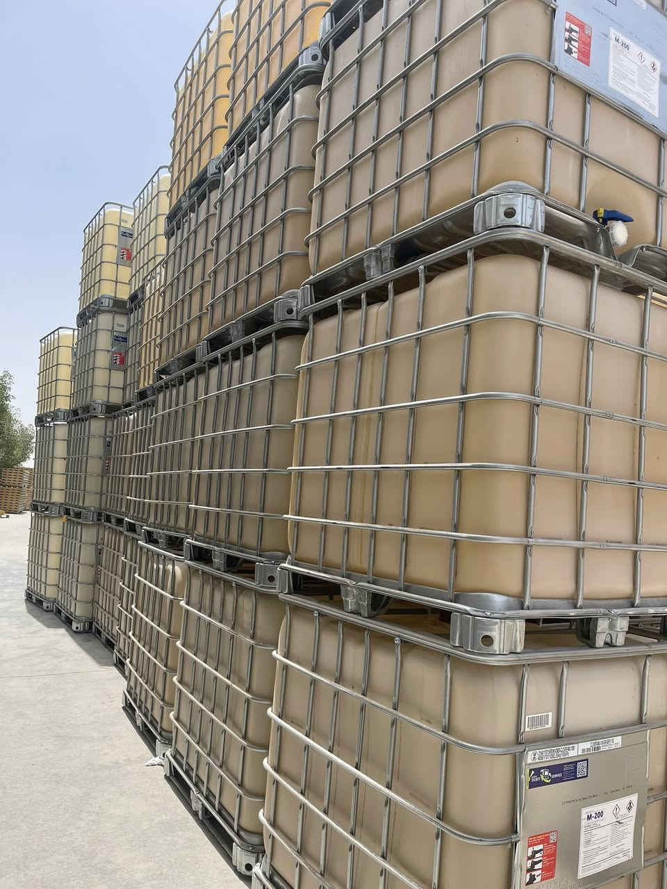 سلام عليكم
متوفر حاويات ( بوشكات ) اصفر وابيض 
النجف 
***********
