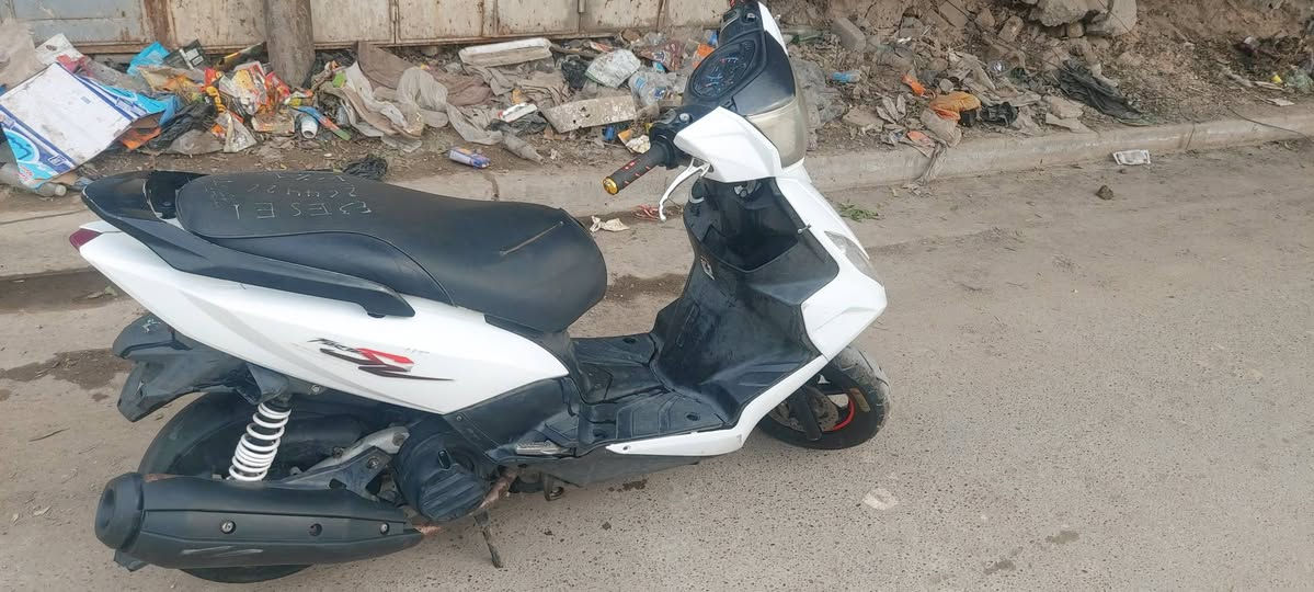 جي تي ار 2010
الدراجه بلاديه 
كلجات رياضي شلعه شك الكاع
نكره بكل وقت كهربئيات كلها شغاله
دراجه حلوه ترايها يخبل 
مابيها اي نقص 
السعر ٧٠٠ وبيها مجال 
بغداد حي النصر
‎0773 144 6940
