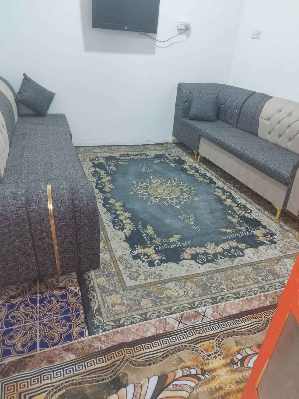 دار سكن مساحه ١٠٠متر
طابو زراعي سند ٢٥
البناءمسلح
الارضيه صب ٤٠قي٦٠
رباط كامل على اللبت
السطح كونكريت مسلح
ديوانيه وغرفه ومطبخ صحيات داخليه وخارجي 
الدرج خارجي على طارمه 
البيت سيراميك
سقوف ثانوي
السعر ٥٠مليون بيه مجال
خزان ماءعدد٢
مغاسل عدد٢
متطور ماء،عدد٢
خط مولد ليل نهار
ابو الخصيب كوت الحمداني شارع السيراميك 
*********** ابو الخصيب
