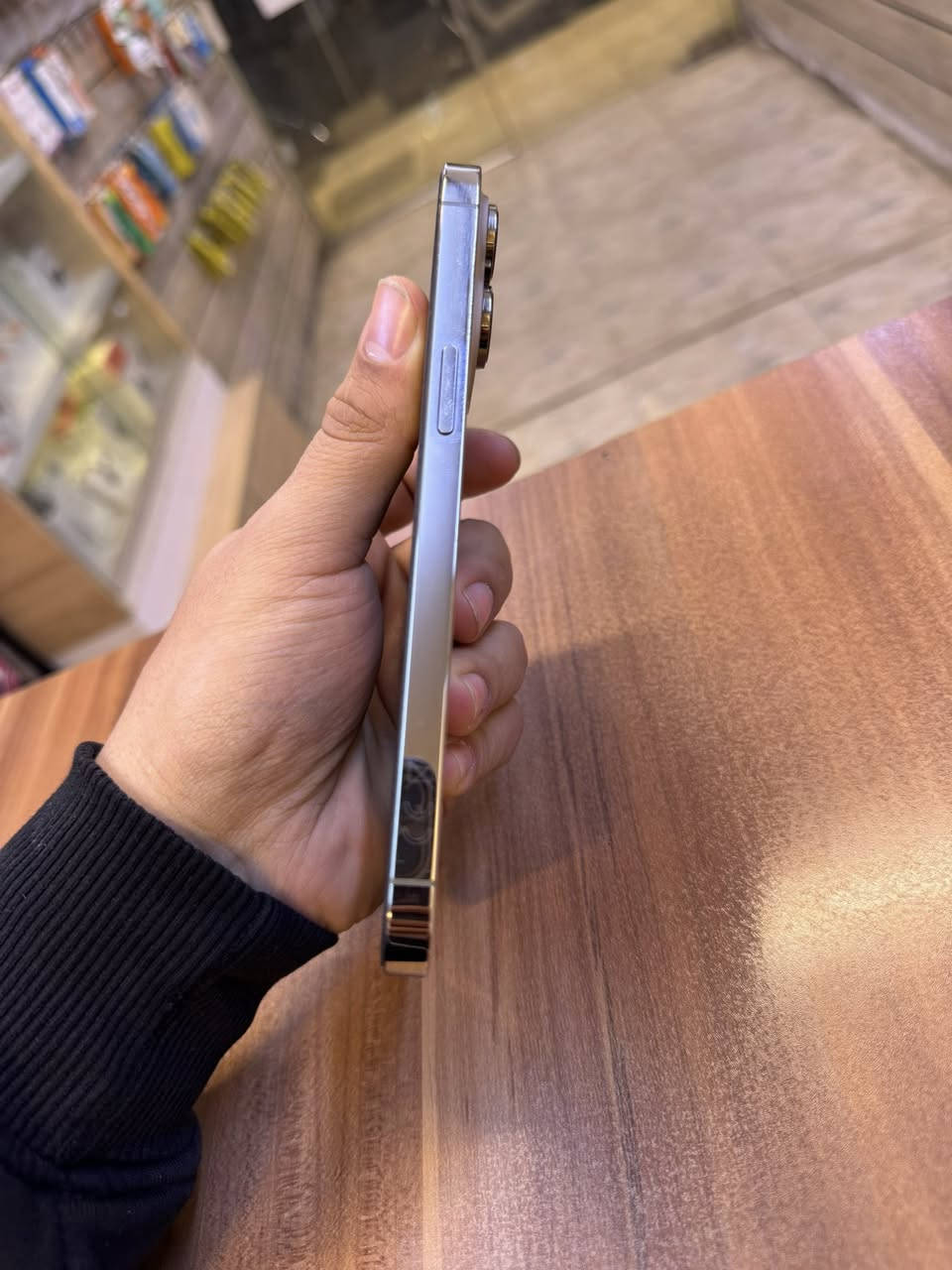 14 برو ماكس ماستر لون مميز مال 16
ذاكره 256 
بطاريه 84‎%‎ 
بي قطع اصليه تفصيخ تقره مستعمله مال جهاز ثاني
بي ضمان سبوع فحص وين متريد مابي اي خلل كله شغال
السعر 750 الف
مكاني الشعب ***********
