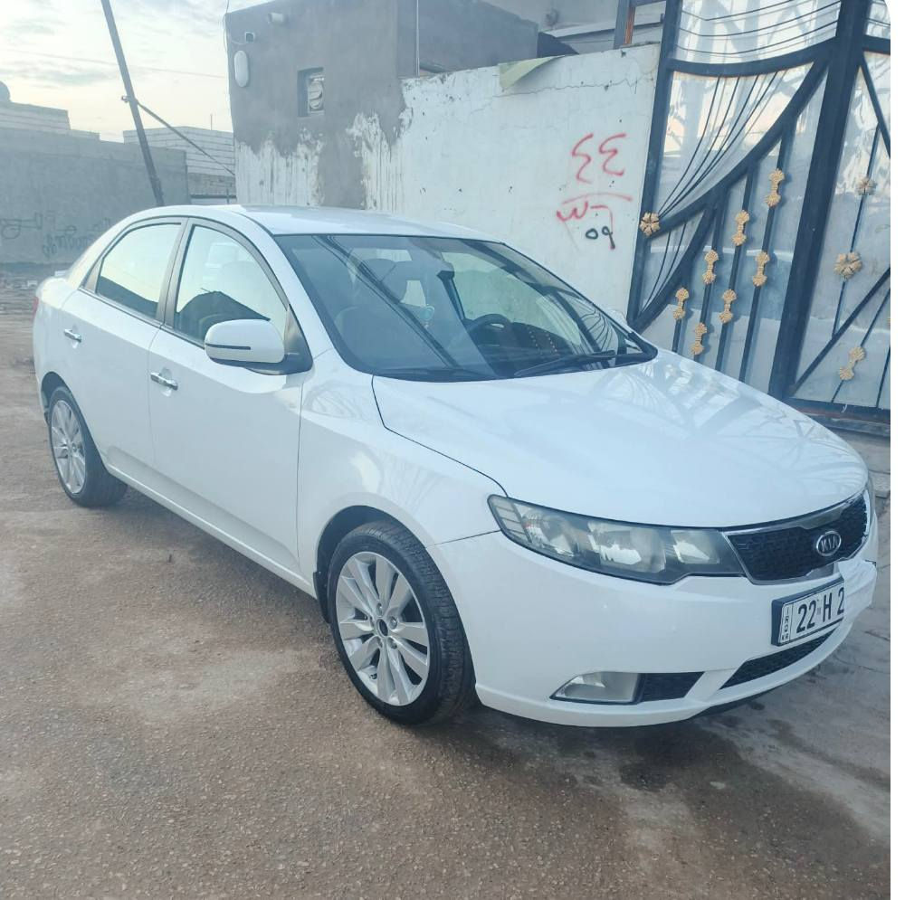 السلام عليكم سيراتو موديل 2013 السياره كفاله عامه من الصبغ والضربه عدا بارد 4 اصابع في الباب الخلفي ومامبين سنويه وارقام وهزه جديد تحويل او وكاله باليعجبك كير+مكينه+حداديه+دواخل كله وضع الشركه مواصفات 
تحكم ستيرن+شفتات 
4 دسك 
يدات نيكل داخل وخارج 
كزوز حفر 
سويج عدد 2
مكان نجف ناحية العباسيه استفسار علا الرقم *********** بي واتساب 
إخوان الله شاهد مكلف بالنشر
