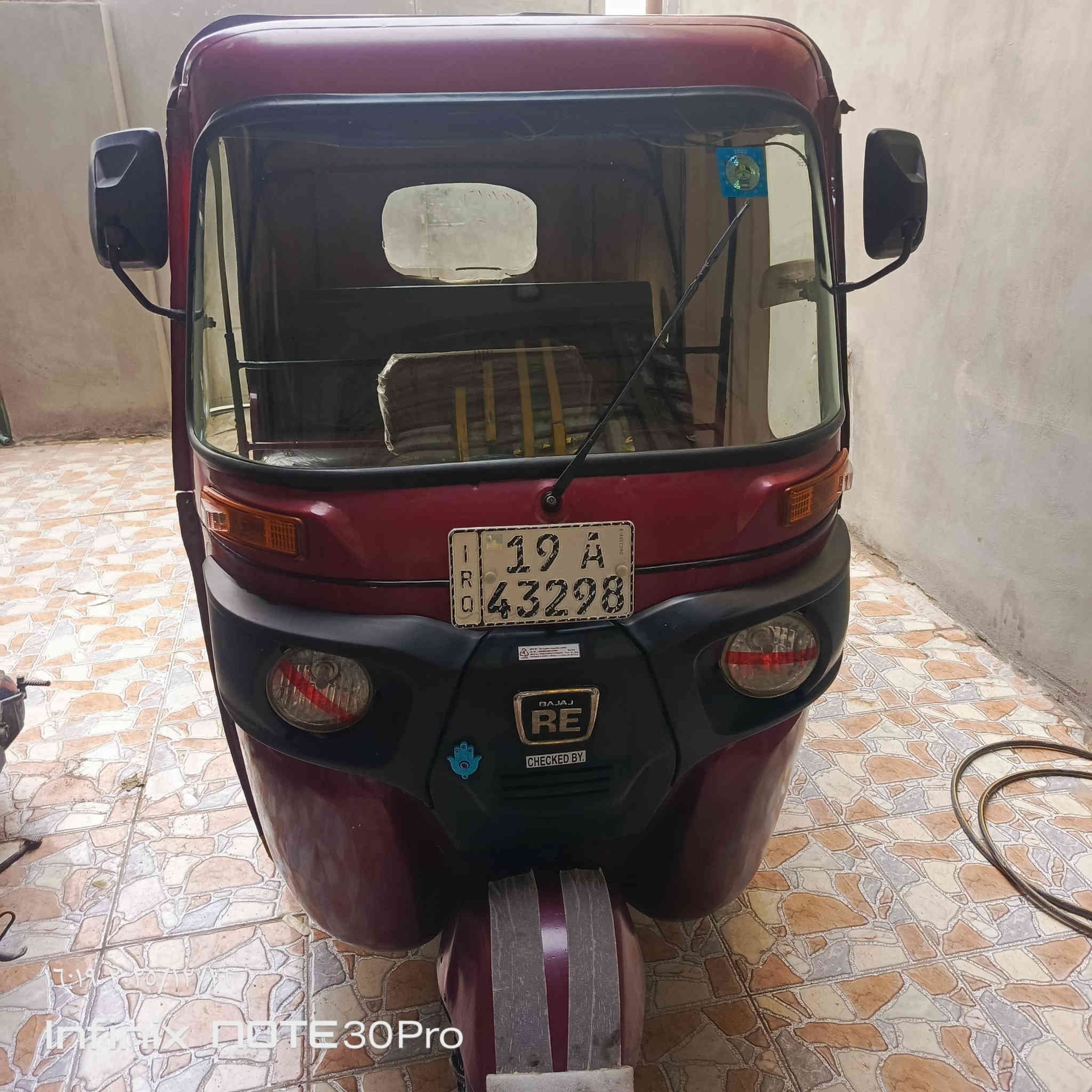 السلام عليكم تك تك البيع موديل 18 بيه محرك 20 مرقمه بسمي مصبوغة عام الجمالية سعره 5  وربع وبيه مجال مكاني كربلاء الستفسار ***********
