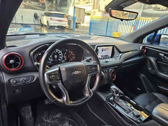 السلام عليكم للبيع شوفرليت بلايزر RS محرك 6 سلندر كامل مواصفات بنوراما 5 كامرات داخل لونين كشنات تدفئه تبريد موديل 2021 ماشيه 43 الف حادث فقط بنيد ايرباك ستيرن راجع سستم السياره جديده السعر 197لستفسار الاتصال ***********
