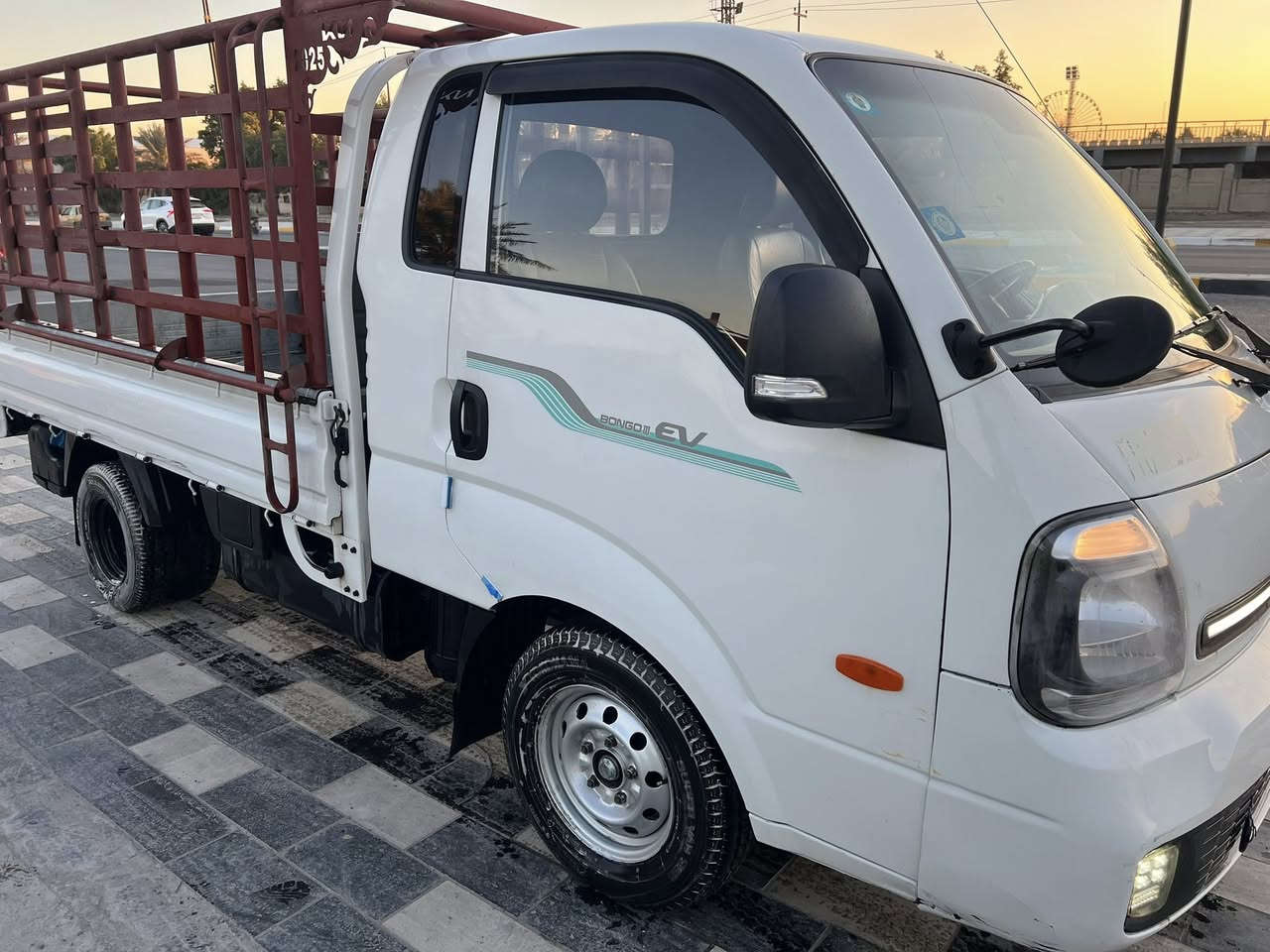 السلام عليكم كيا حمل موديل 2020 للبيع فول وربع المحرك بي خيط بخار بيها طخه بل بنيد من كوريه تخم تيارات جديد السياره بسمي وسنويه تنتهي 2027  اي ستفسار هذا رقمي *********** غير متواجد عل مازنجر السعر 160
