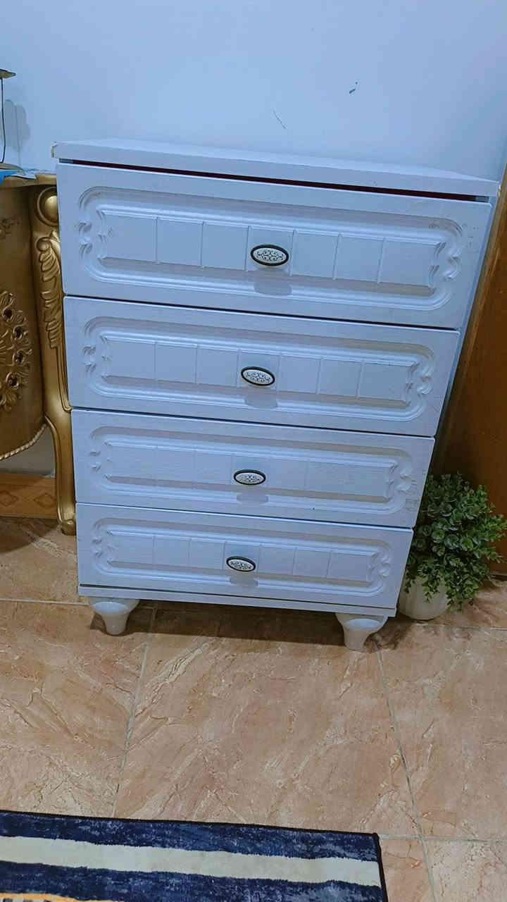 سلام عليكم غرفه مستخدمه قليل ٧قطع سعر ٥٥٠ مكاني قبله حى مهندسين ***********
