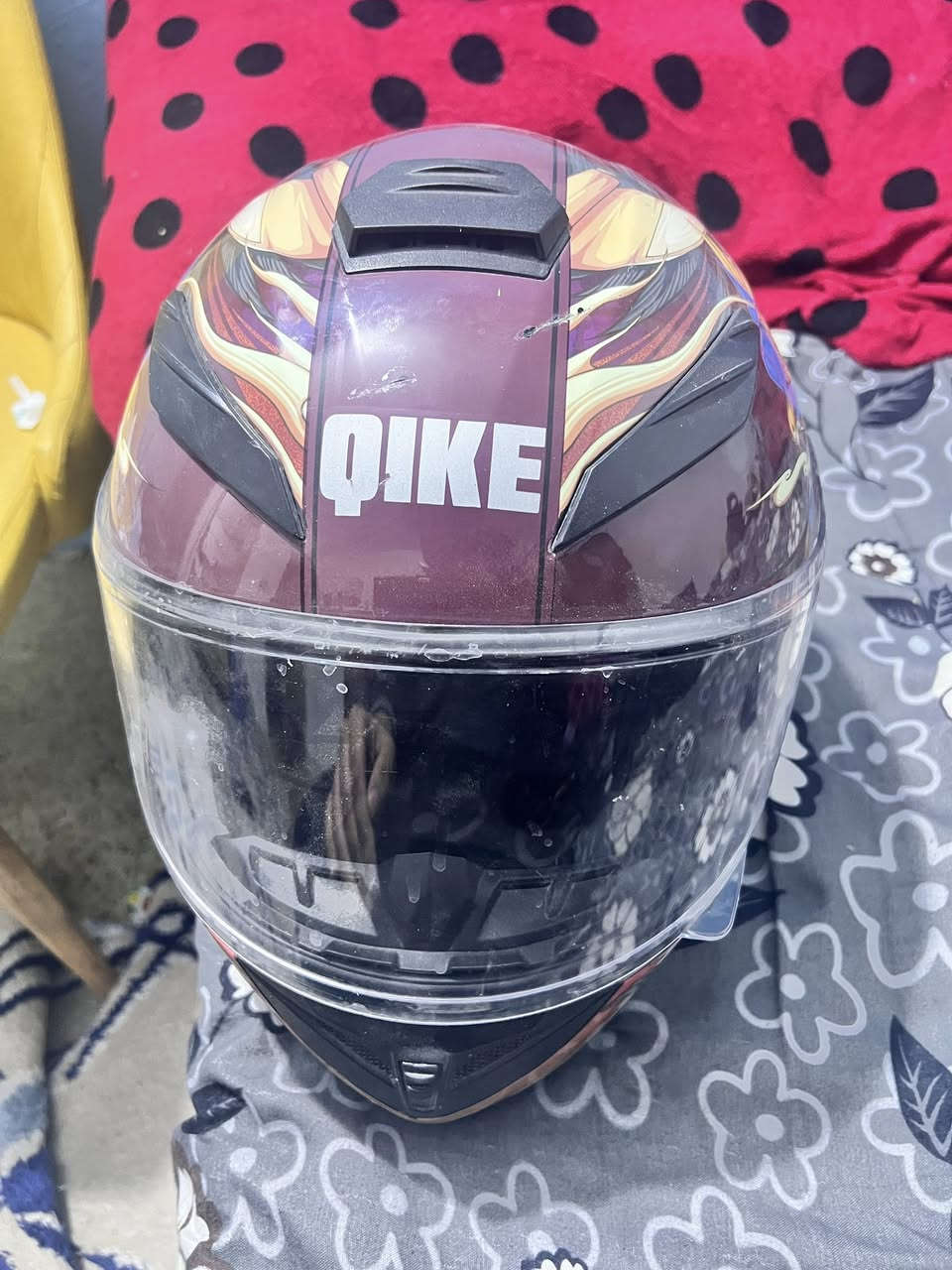 خوذة  وصندوك جدد ونظيفات  سعر الخوذة قفلها25 والصندوك 25قفل مكاني حي الاعلام تقاطع درويش للتواصل ***********
