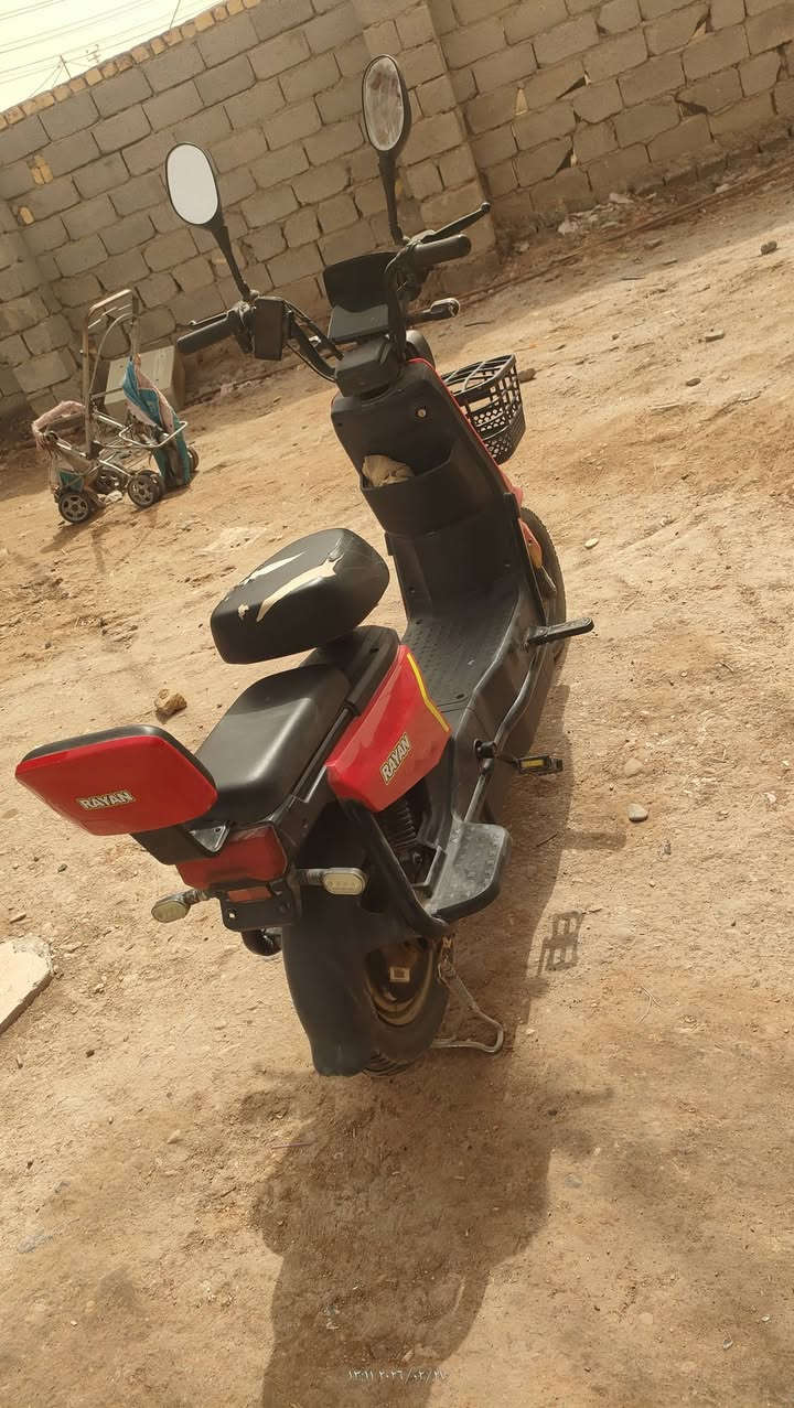 السلام عليكم دراجه شحن للبيع نظيفه ما ابيها شيء الرقم ***********
اي استفسار رقم واتساب سعر 250 وبيه  مجال    كهربائيات شغاله
