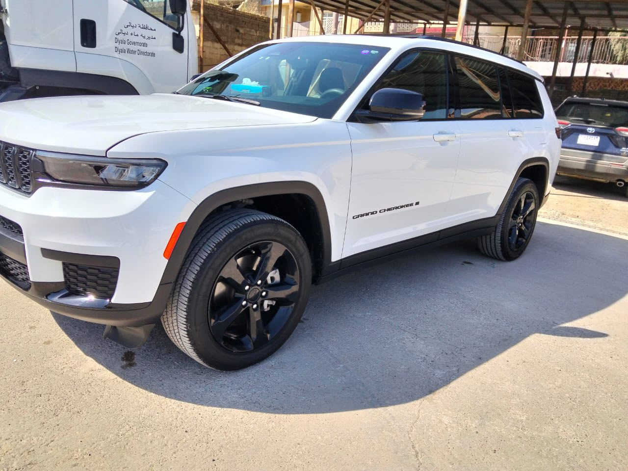 سلام عليكم جيب شيروكي بلاك مديل 24 فول مواصفات 6 سلندر كير ماوس فتحه تحكم ستيرن 4 جهات رادار تحديد مسار صندوق كهرباء تشغيل عن بعد ضرر بنيد صبغ بس بدون ايرباك سياره جديده  مكانه ديالى رقم التواصل ***********
