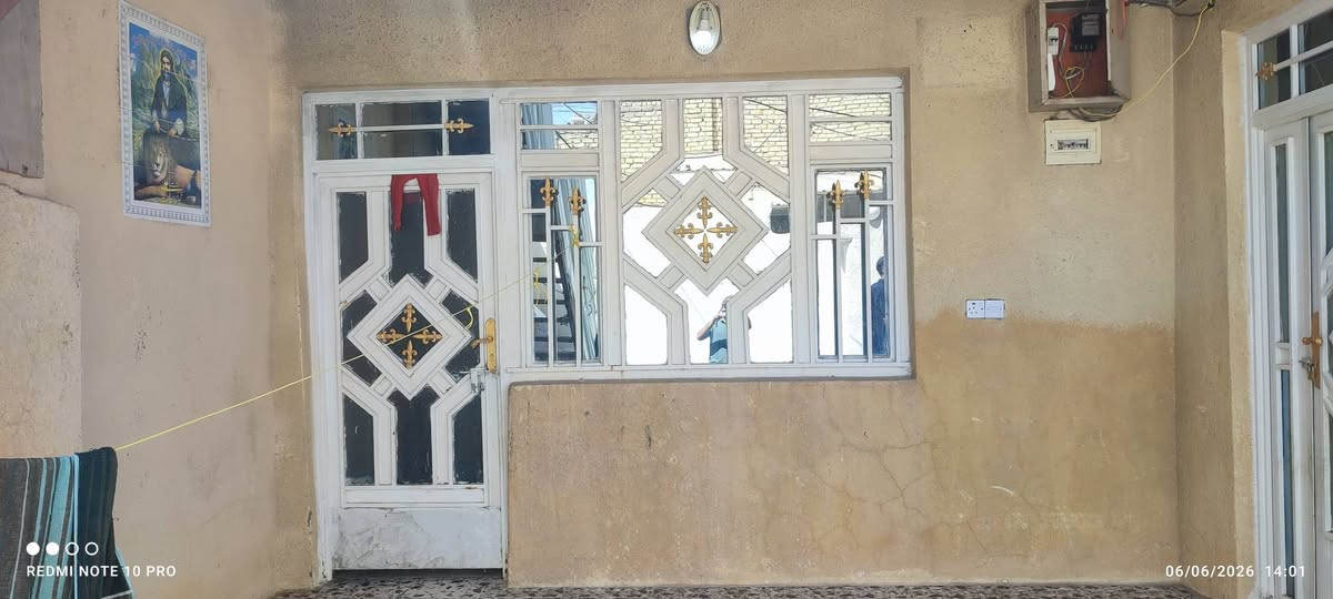 السلام عليكم
بيت للبيع 100م مربع على شارعين حي الجهاد قرب مدرسه رمضان البيت نظيف جداً.. 
للاستفسار اكثر 
***********
***********
أبوعلي الدريعي
