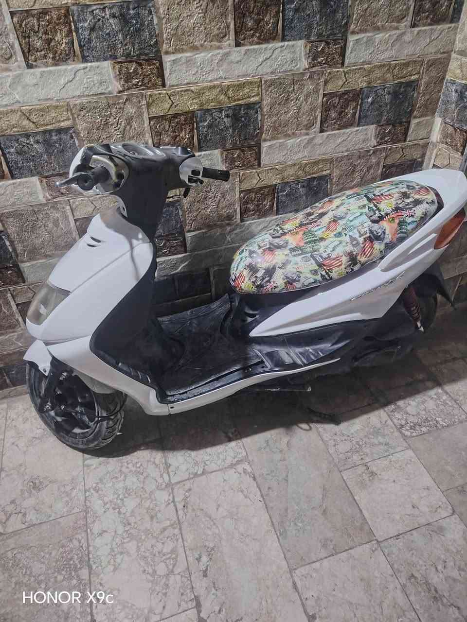 سلام عليكم  دراجة سكنس نثية ١١٠ دراجة كاملة من كلشي كشن توشمة كفرات تاي وان اشاير دراجة نكرة سلف  و هندر  عداد مال سرعة شغال ابريك   شغالة من كل الكهربايات العنوان بغداد حي اور.    السعر ٥٠٠ و بيها مجال. التصال على هاذ الرقم      ***********
