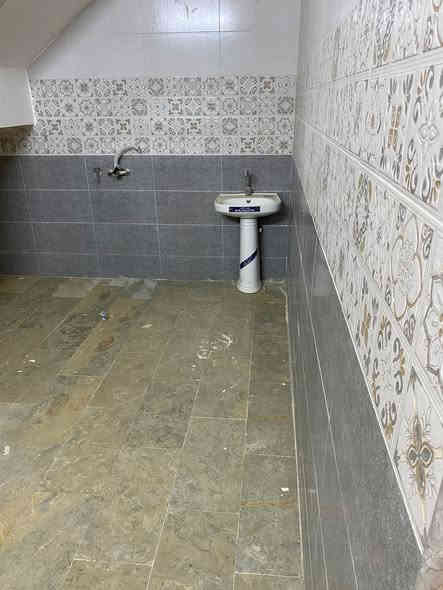 منزل للبيع المساحه 105م الواجهه 5.25م النزال 20م الموقع ضباط البنوك قرب جسر البنوك تحتوي على كراج واستقبال ومطبخ وخدمات و3 نوم نظام سويت واجهه حجر ارضيه مرمر للاستفسار 

***********
***********
***********
