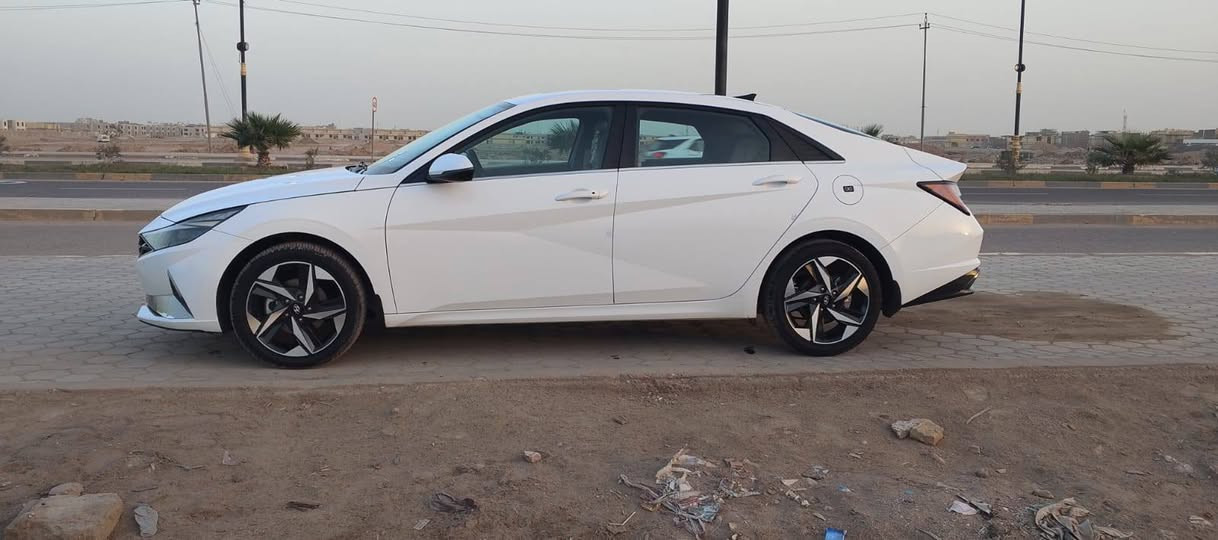 سلام عليكم سياره الانتره خليجي موديل 2021 فول مواصفات سياره ماشيهه 77 الف سياره جديده  محرك الفين دوش 
رقم ربيل مكان سياره البصره الكزيزه 
السعر 165 وبيه مجال قليل 
اتصال ***********
***********
